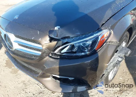 2015 Mercedes-Benz C 300 4Matic из США, поврежденный, VIN 55SWF4KB5FU081763